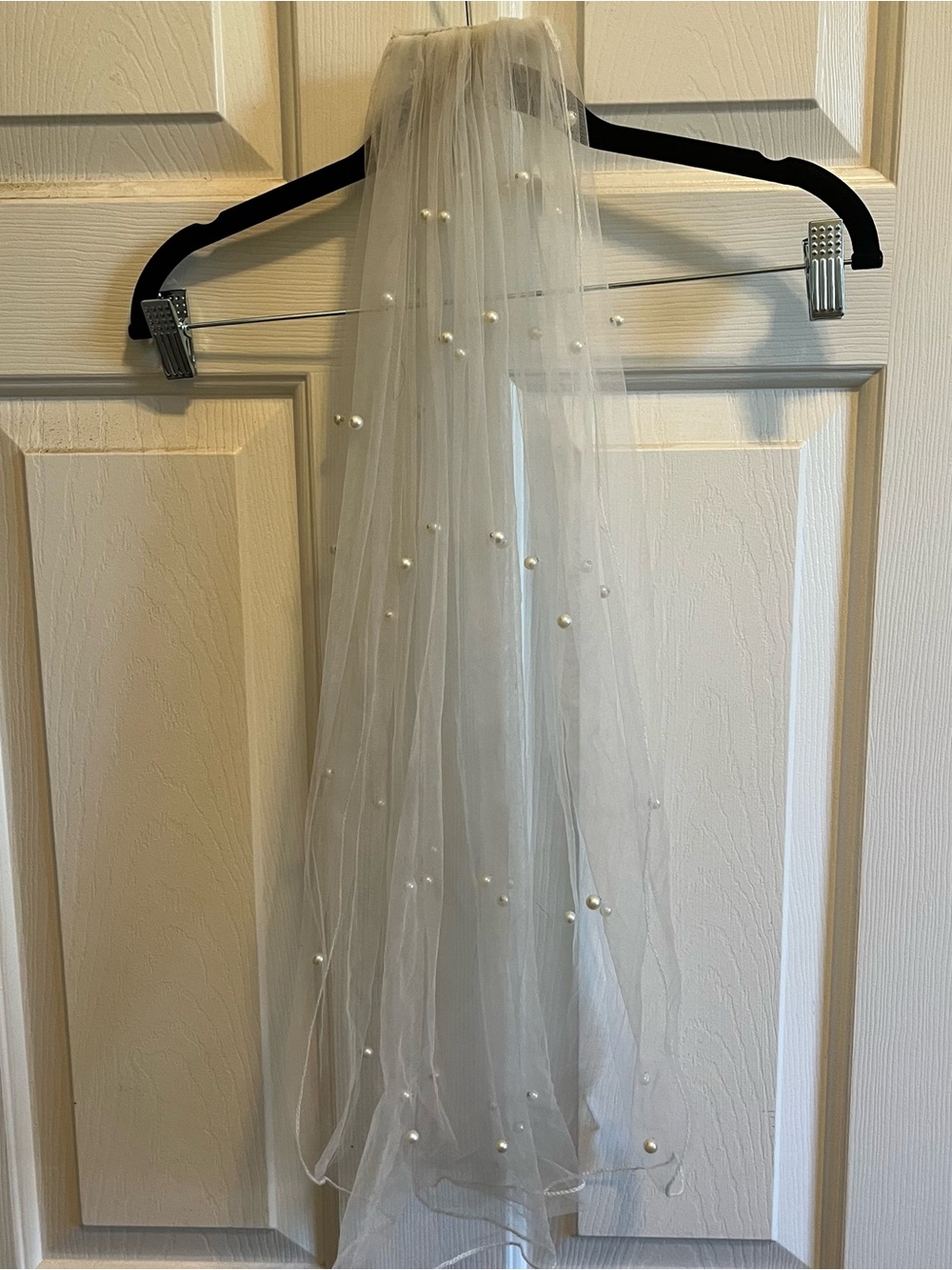 Pearl-Embellished short Bridal Veil in White - 60cm